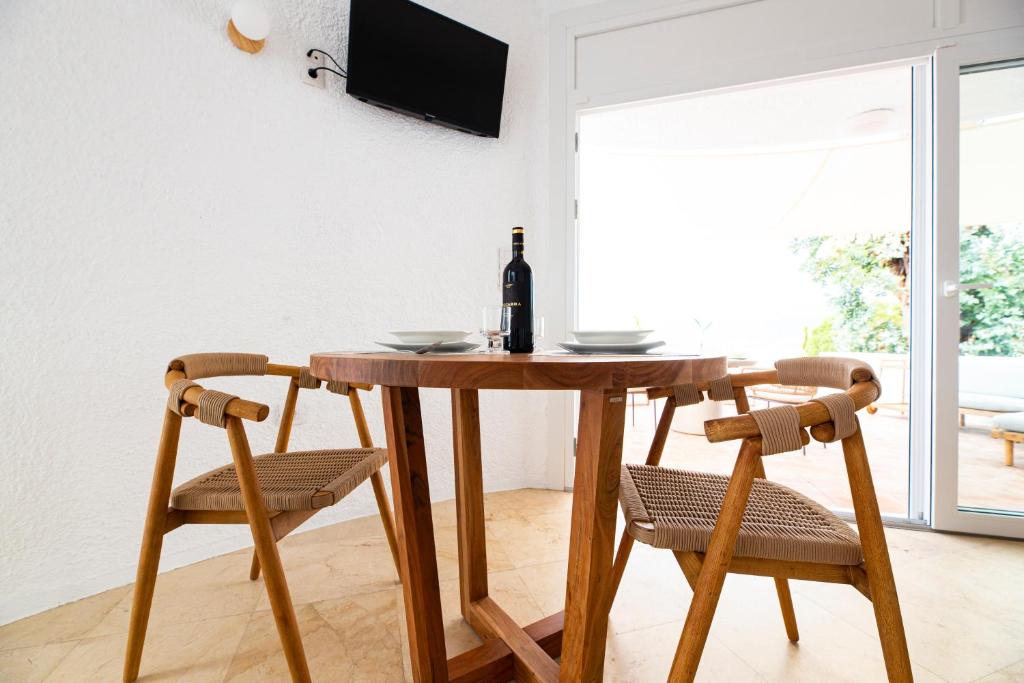 A television and/or entertainment centre at Agi Castell Mar