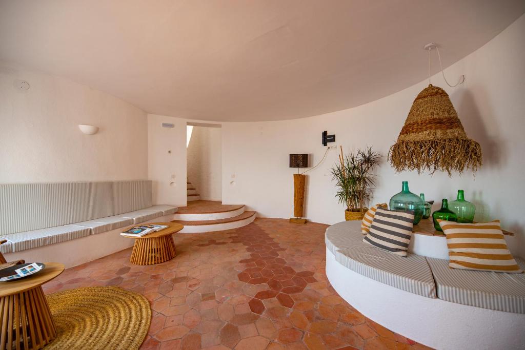 A seating area at Agi Castell Mar
