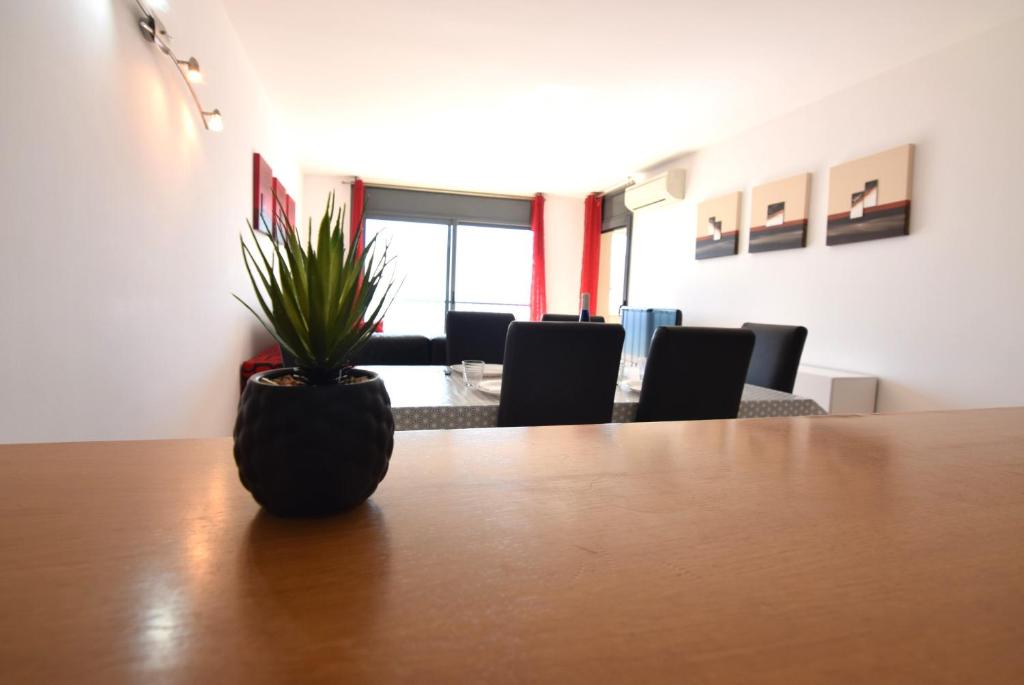 Posedenie v ubytovaní Apartamento con piscina y vistas al mar ref 154