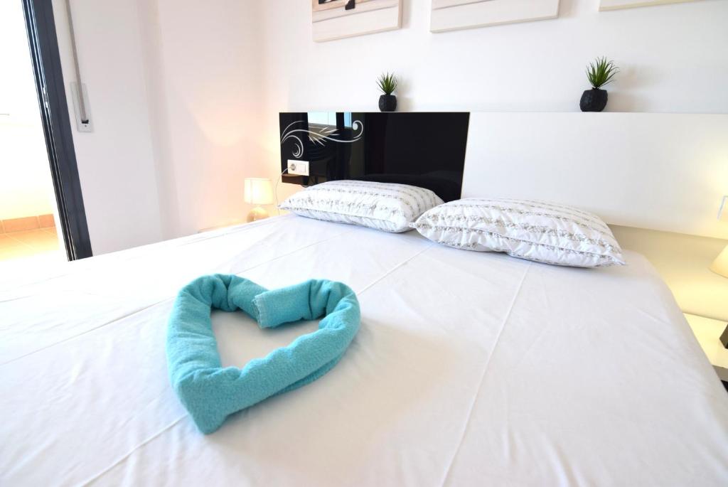 Posteľ alebo postele v izbe v ubytovaní Apartamento con piscina y vistas al mar ref 154