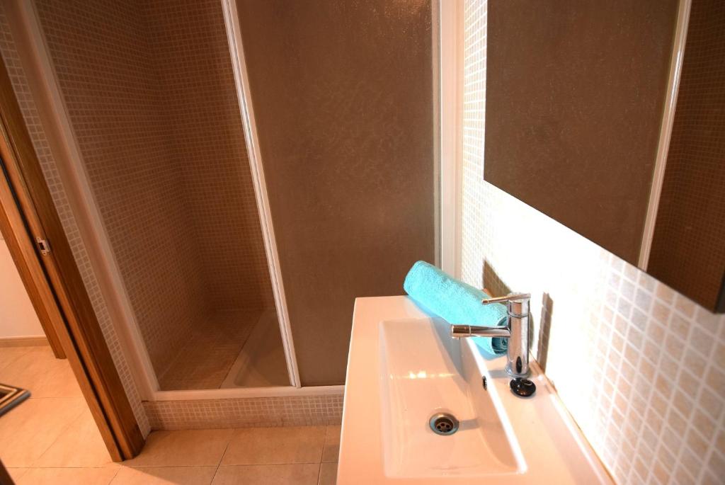 Kúpeľňa v ubytovaní Apartamento con piscina y vistas al mar ref 154