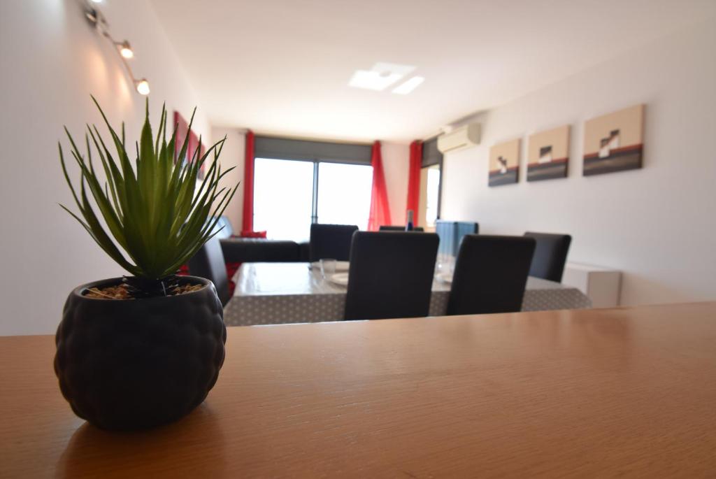 Posedenie v ubytovaní Apartamento con piscina y vistas al mar ref 154