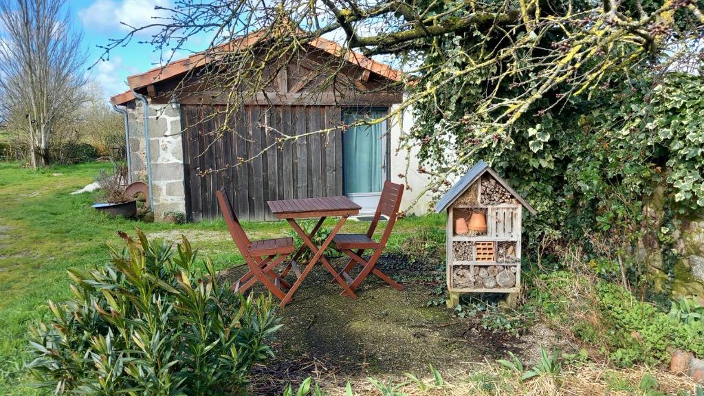Chambres et gîte dans un lieu calme et champêtre Gourgé Les Grippeaux - Housity