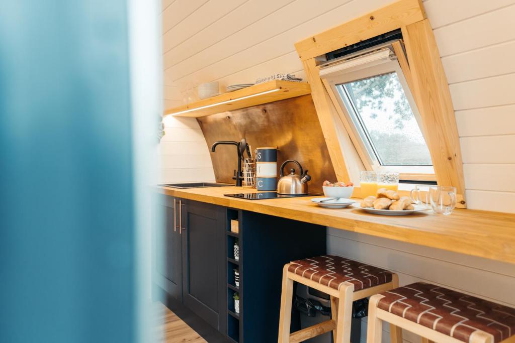 Kuchyň nebo kuchyňský kout v ubytování Cefn Crib Cabins