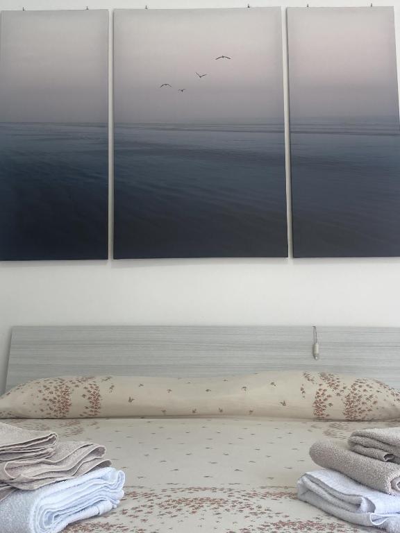 a room with a window and a bed with towels at Casa Chicchina in Senigallia
