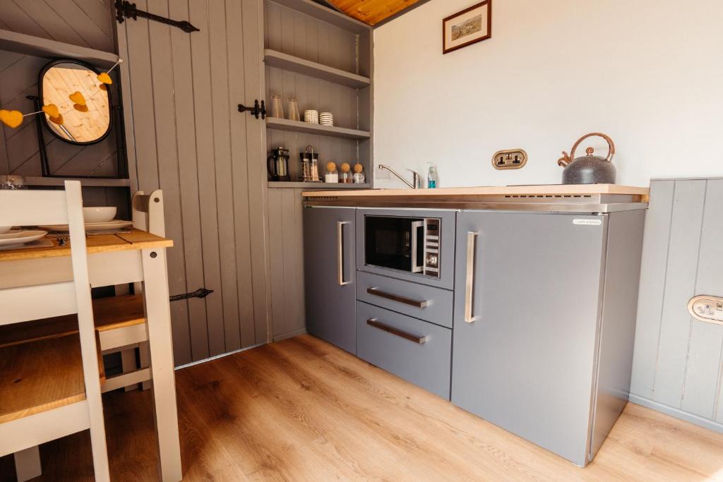 Kuchyň nebo kuchyňský kout v ubytování Cefn Crib Cabins