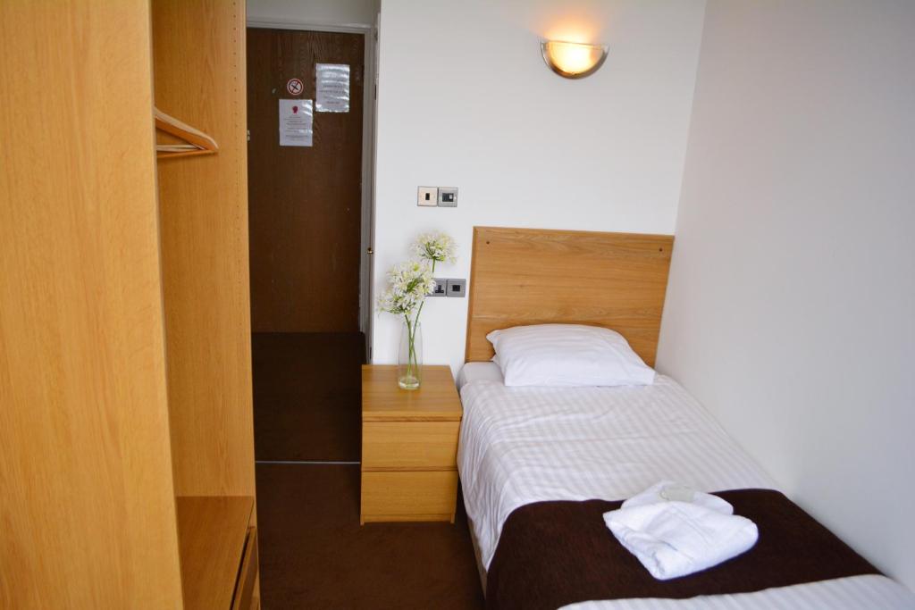 Four Saints Brig Y Don Hotel - Resim 16