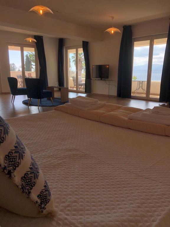 Postel nebo postele na pokoji v ubytování Thalassa Suite & Spa