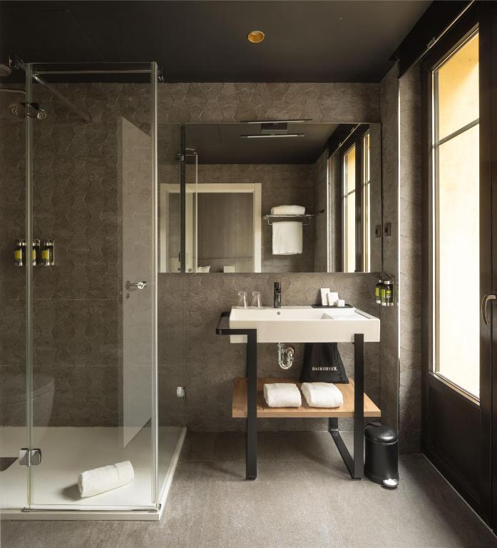 Koupelna v ubytování Hotel Tayko Bilbao