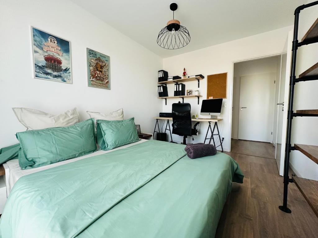Posteľ alebo postele v izbe v ubytovaní Chambre privative et confortable