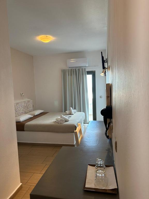 Postel nebo postele na pokoji v ubytování OMIROS HOTEL