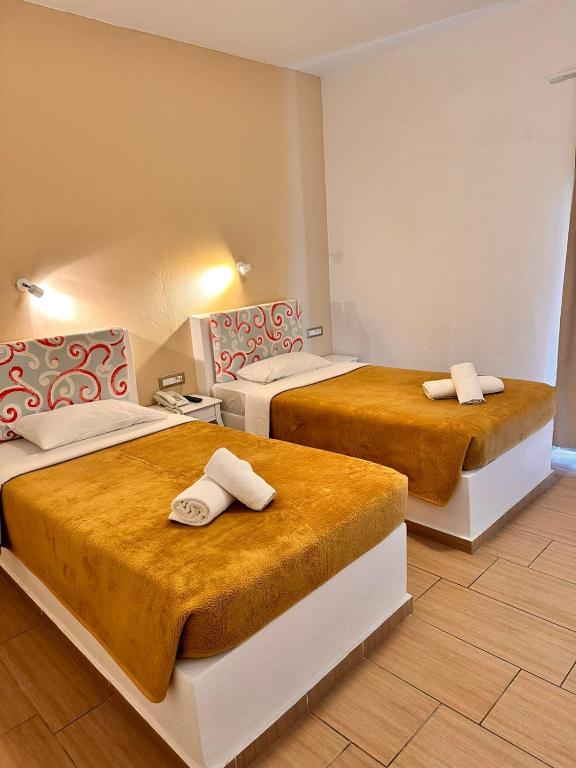 Postel nebo postele na pokoji v ubytování OMIROS HOTEL