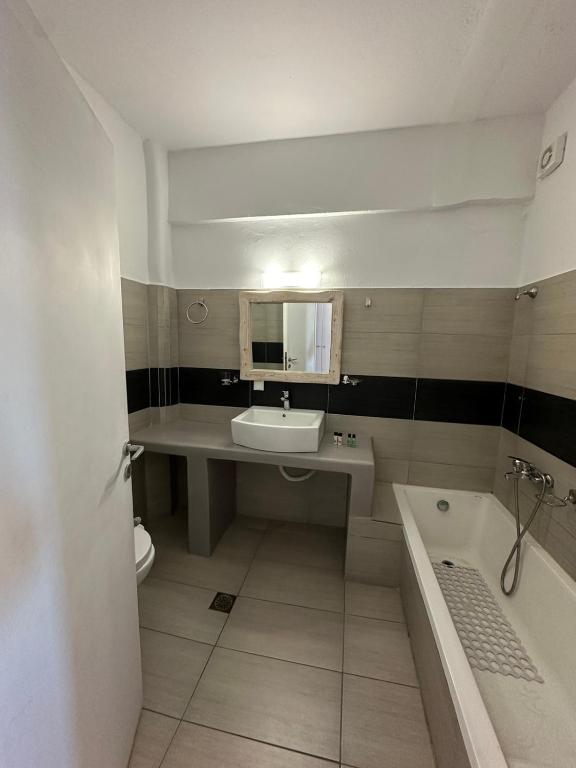 Koupelna v ubytování OMIROS HOTEL