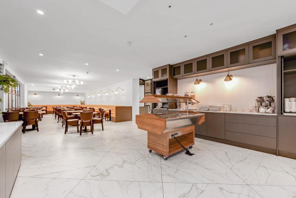 King Solomon Hotel- Golders Green - Resim 41