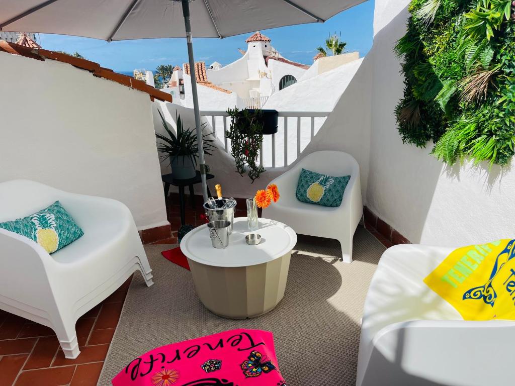 Playa, Pool & Nightlife Steps from Clubs & Beach Las Américas by Aqua Vista Tenerife