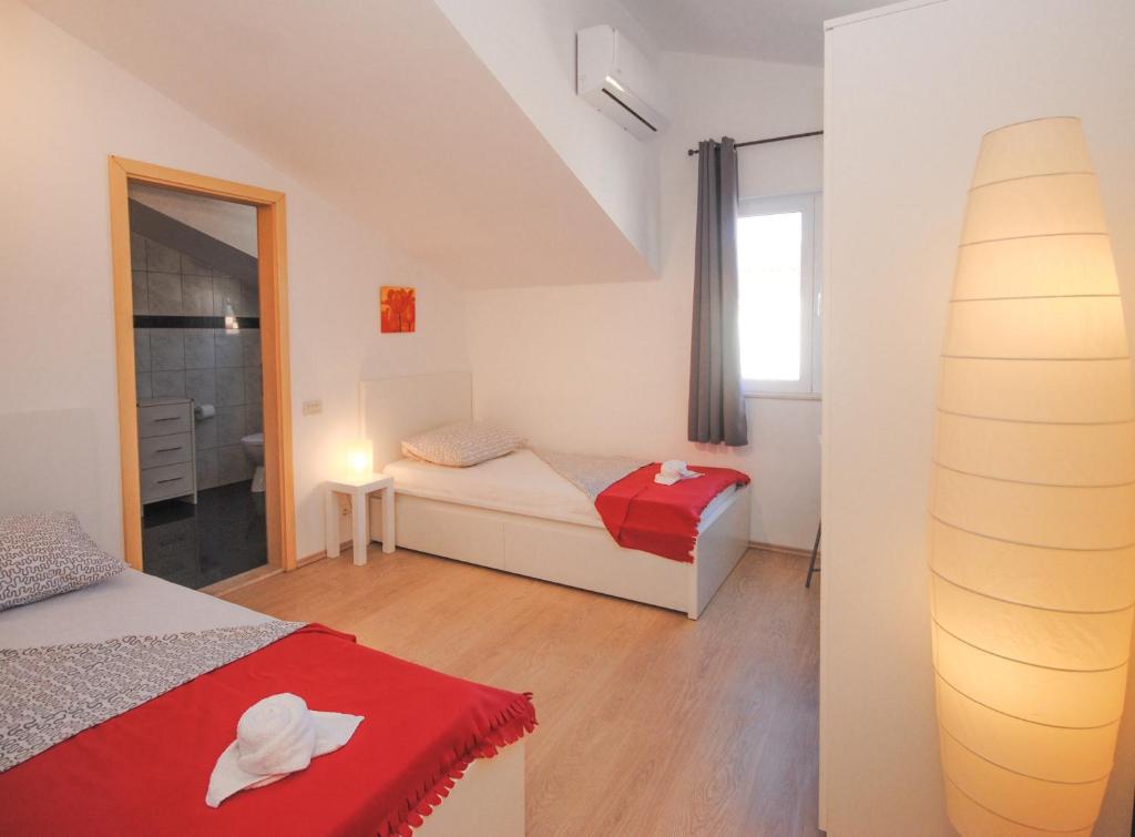 Posteľ alebo postele v izbe v ubytovaní Red Sunset Apartments