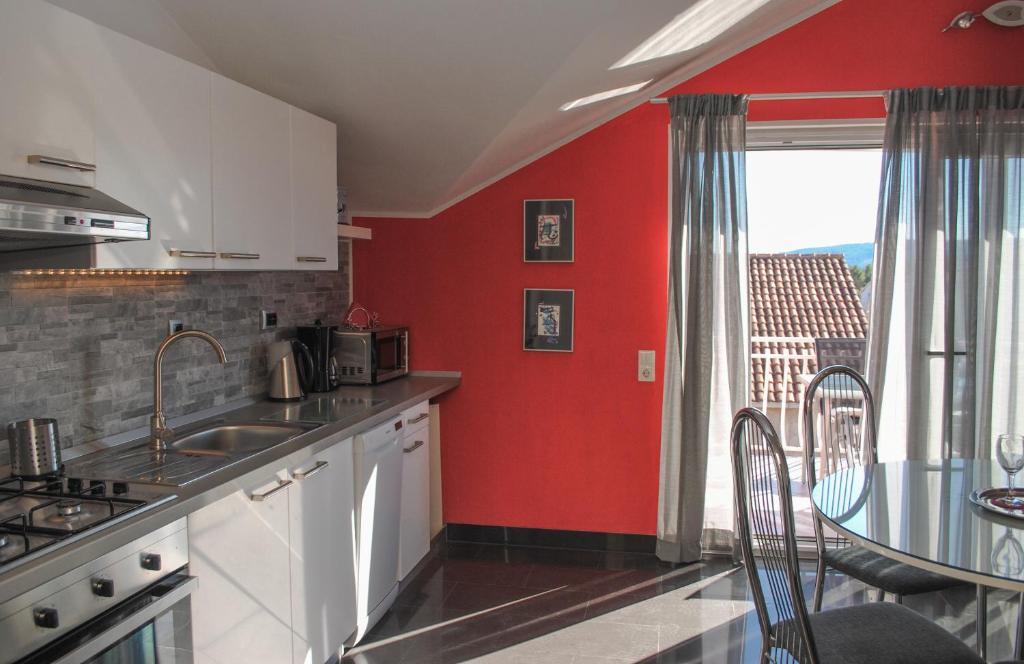 Kuchyňa alebo kuchynka v ubytovaní Red Sunset Apartments