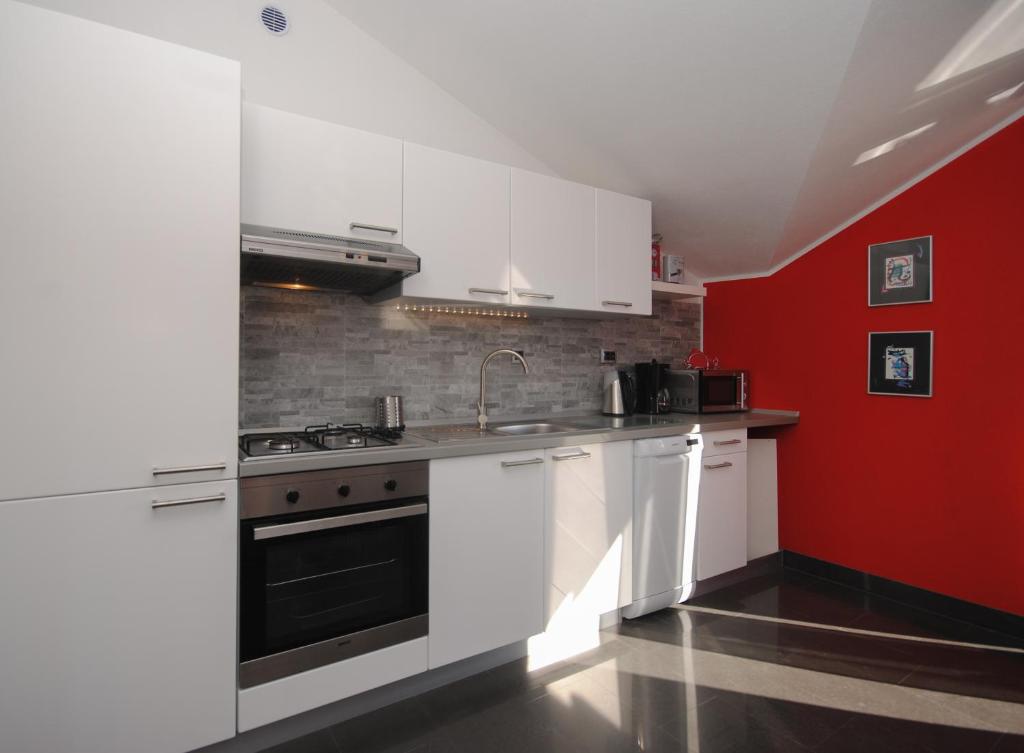 Kuchyňa alebo kuchynka v ubytovaní Red Sunset Apartments