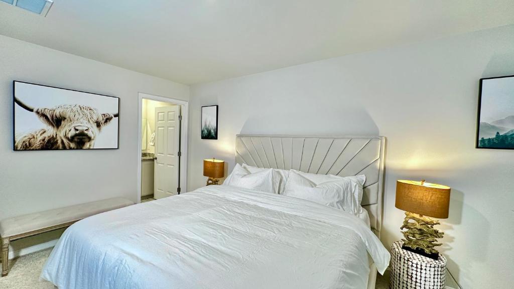 Luray Caverns New Townhome with 3 bedrooms with 1500sqft客房内的一张或多张床位