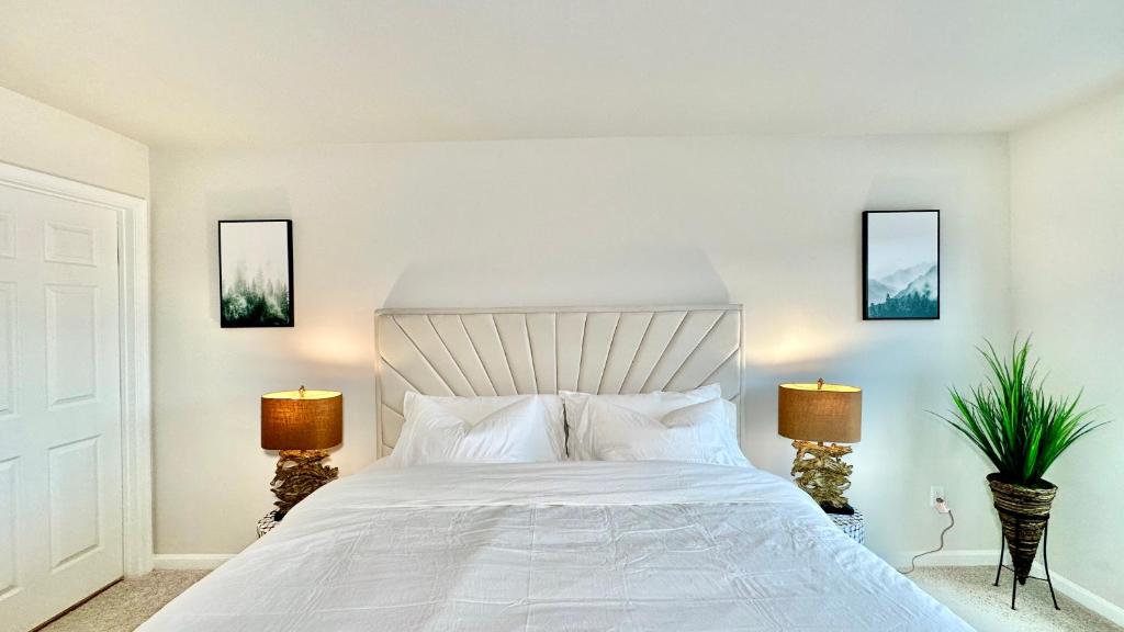 Luray Caverns New Townhome with 3 bedrooms with 1500sqft客房内的一张或多张床位