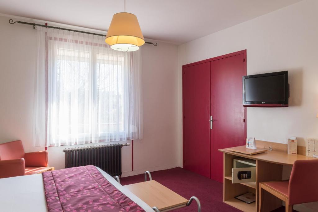 a room with a red door and a red cabinet at Hotel Bristol in Chalons en Champagne