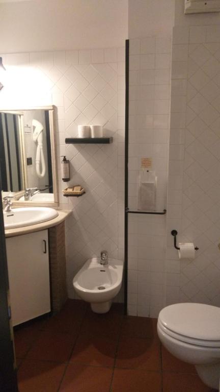 Łazienka w obiekcie LH Albergo il Picchio