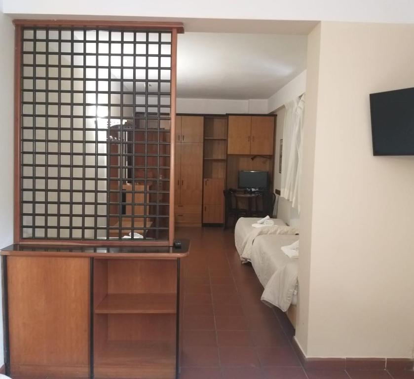 Łóżko lub łóżka w pokoju w obiekcie LH Albergo il Picchio