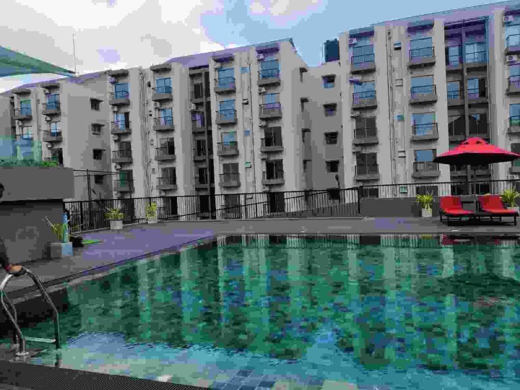 Bazén v ubytování Elixia3C's 3 bed room Apartment in Malambe, Colombo nebo v jeho okolí