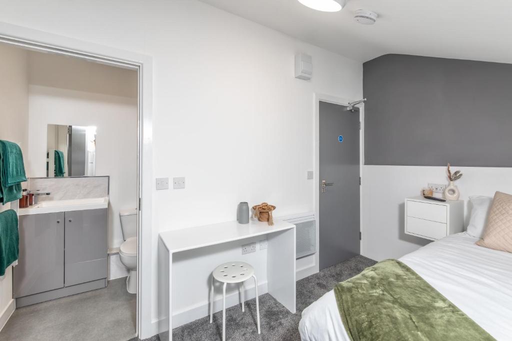 Kamar mandi di Kilwick Lodge, Hartlepool City Centre, Room Stay