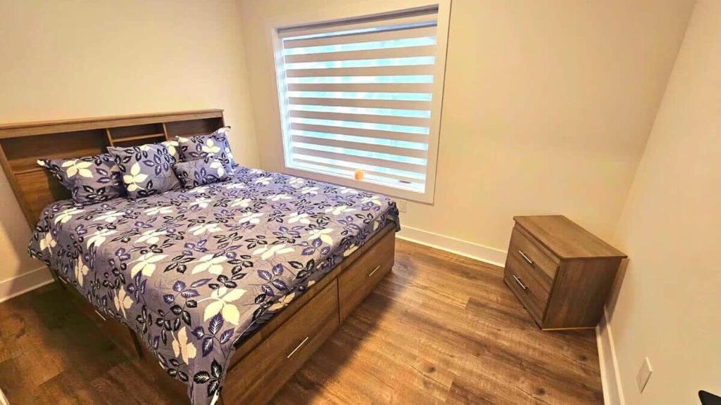 a bedroom with a bed and a window at Niagara Stone Bliss in Niagara Falls