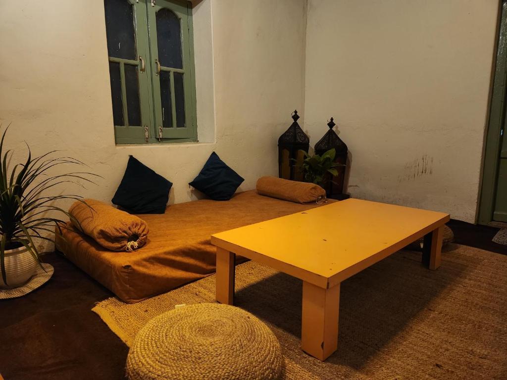 Posezení v ubytování Mudhouse Bir
