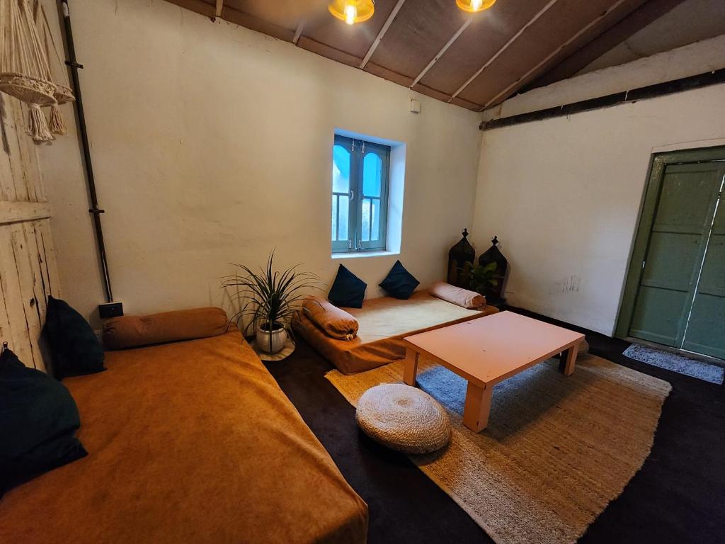 Postel nebo postele na pokoji v ubytování Mudhouse Bir