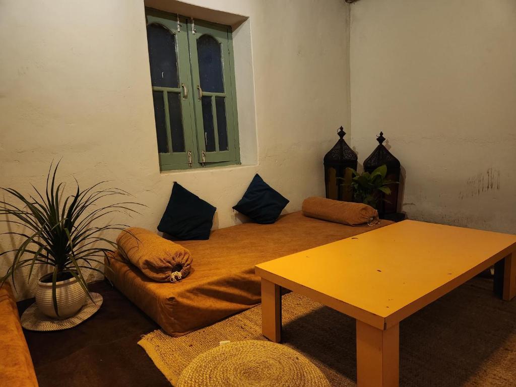 Posezení v ubytování Mudhouse Bir
