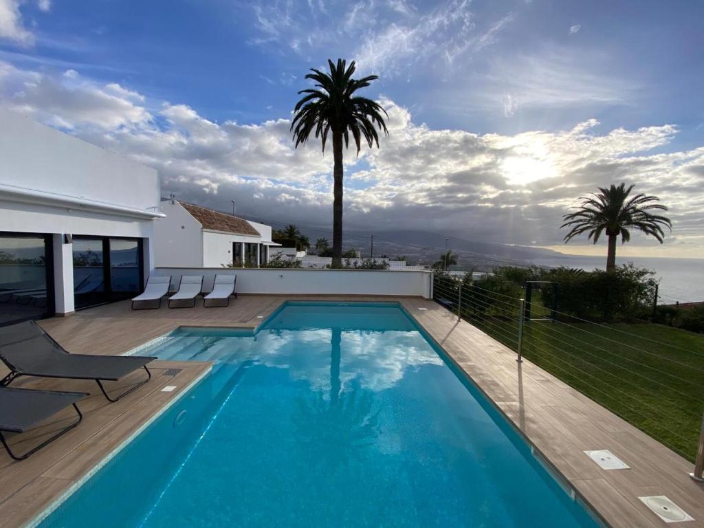 a swimming pool in a villa with a view at Villa Moritz in Santa Úrsula