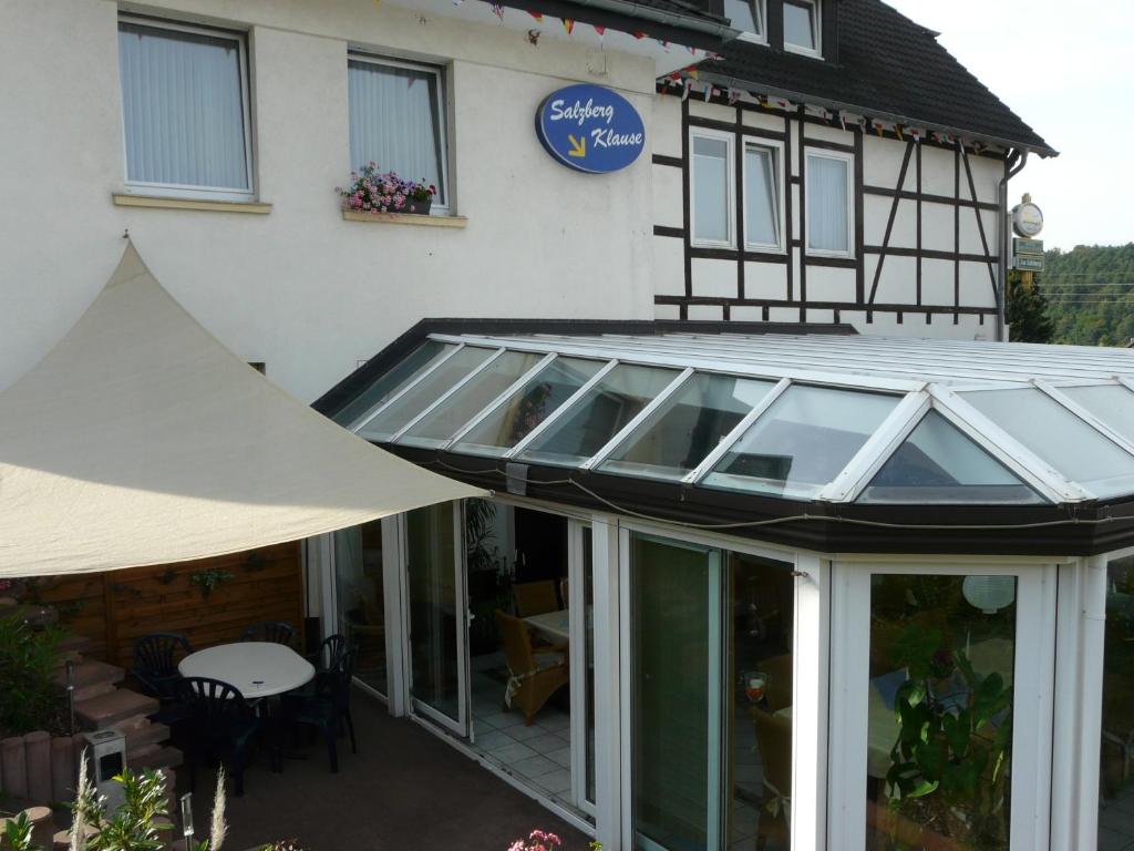 a glass roof on a house with a patio at Hotel Am Salzberg in Philippsthal
