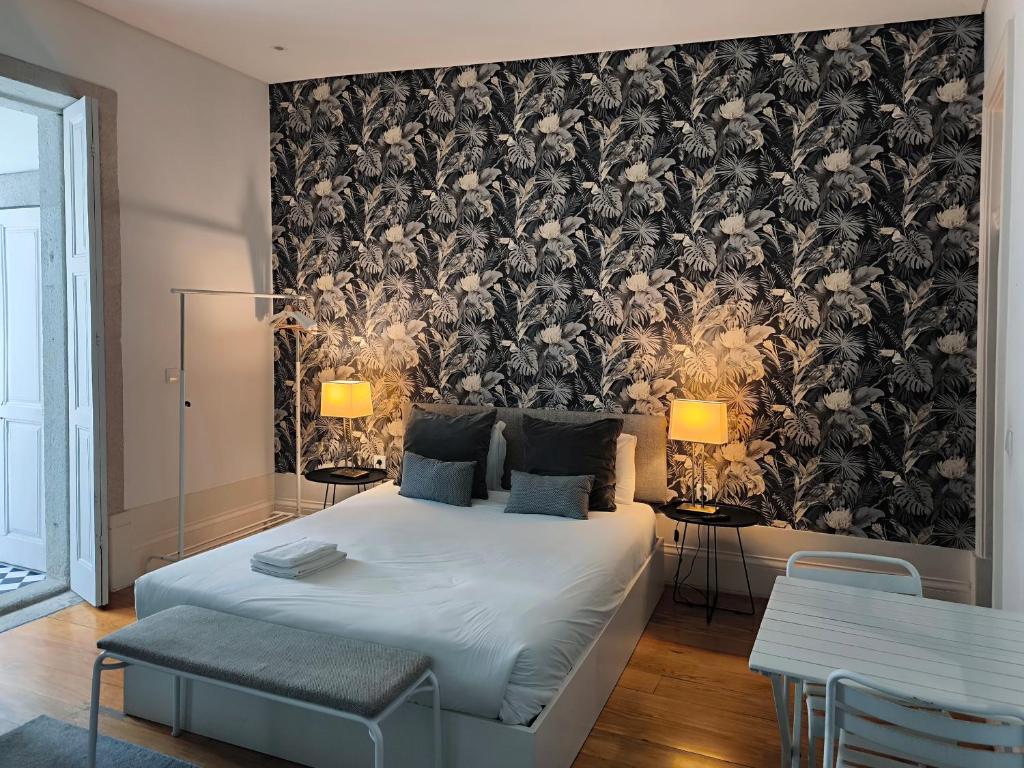 a bedroom with a bed with a black and white wallpaper at Citybreak-apartments Lapa in Porto