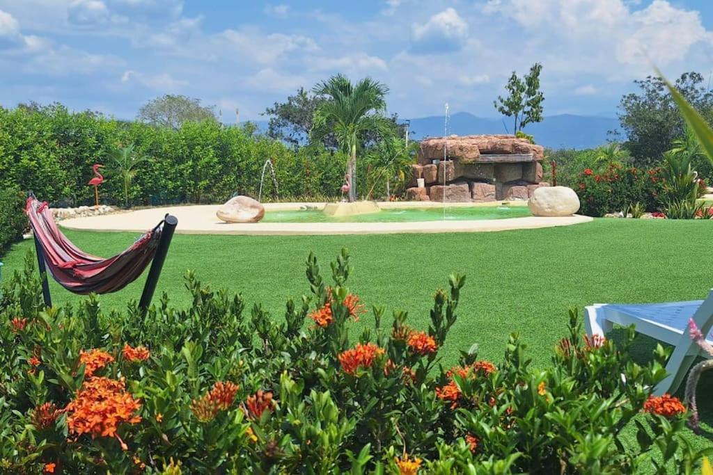 Zahrada ubytování COVEÑITAS Cabaña SOL amplia con Piscina tipo PLAYA, Máximo 34 Personas