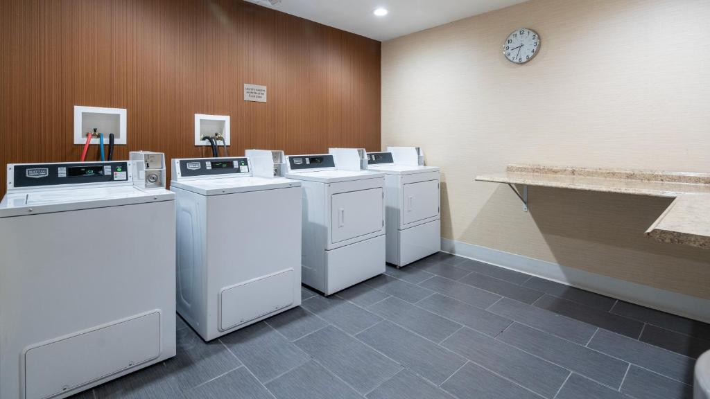 Kuchyň nebo kuchyňský kout v ubytování Fairfield Inn & Suites Parsippany