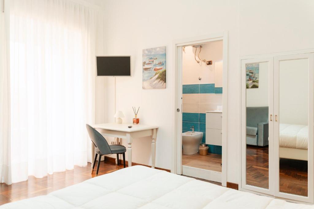 Postel nebo postele na pokoji v ubytování Piazza Tasso Suite
