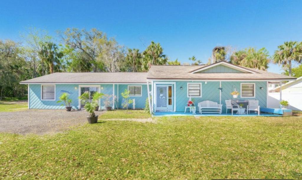 PETS FRIENDLY WATERFRONT The BLUE HOUSE ON TOMOKA RIVER, Ormond