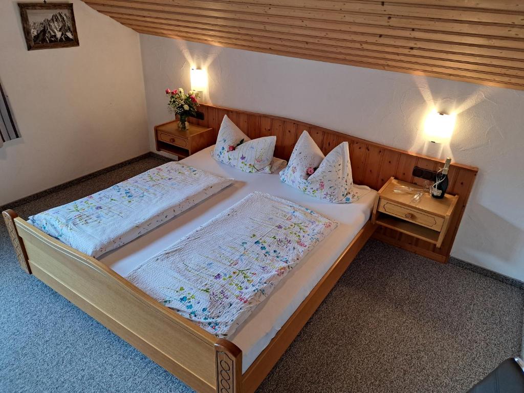 Postel nebo postele na pokoji v ubytování Ferienwohnung Hartmann