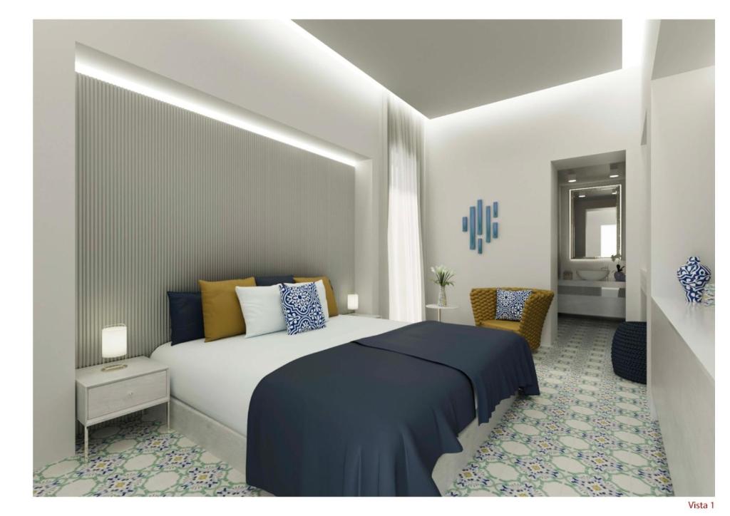 1 dormitorio con 1 cama grande con almohadas azules y amarillas en B&B L'Agapanto, en Capri