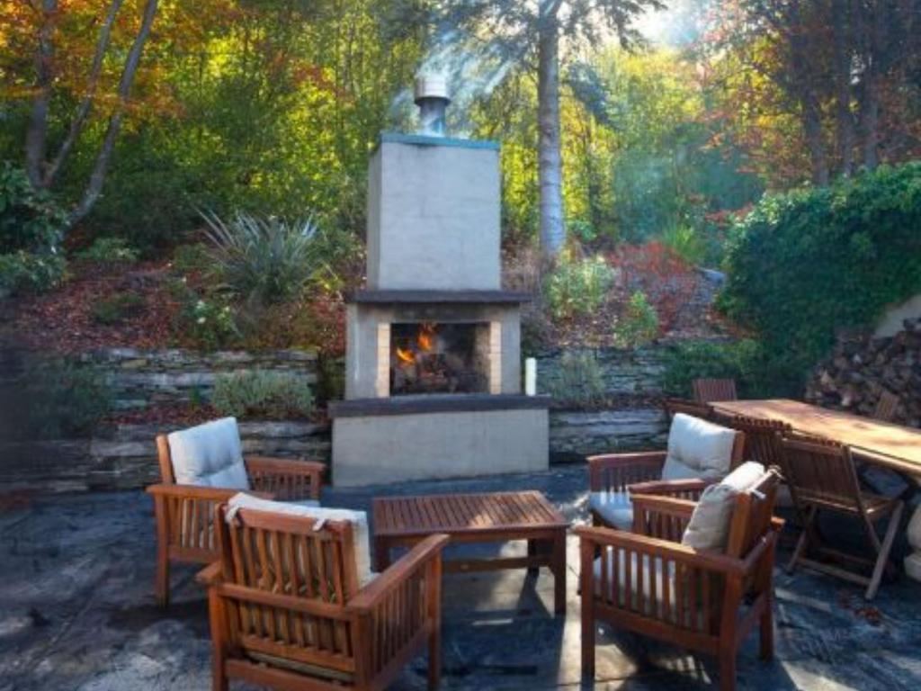 Ein Garten an der Unterkunft Hidden Lodge Queenstown