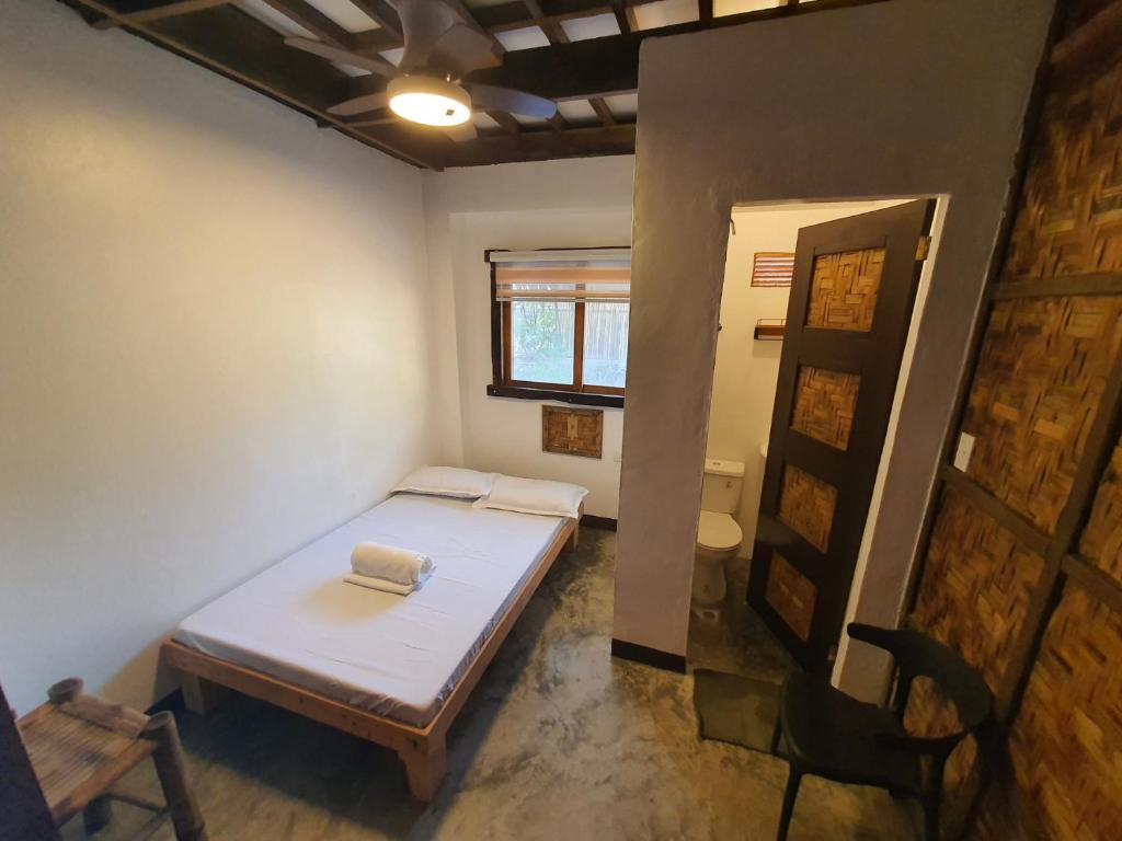 Postel nebo postele na pokoji v ubytování Coleto Siargao