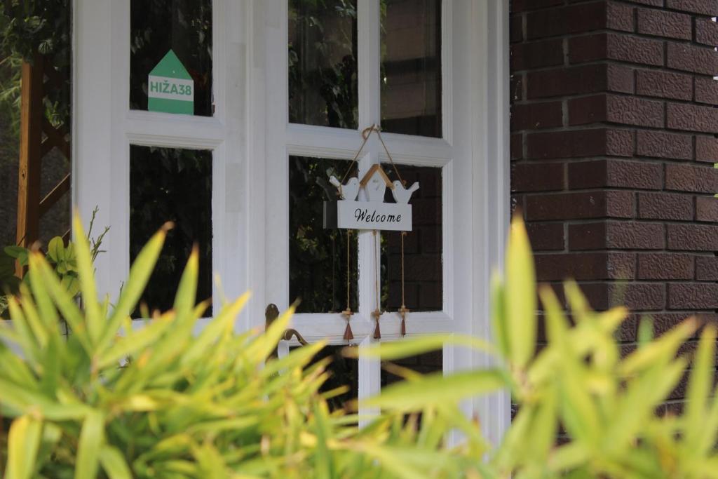 a sign on a front door of a house at Apartment Hiža 38 in Mala Subotica