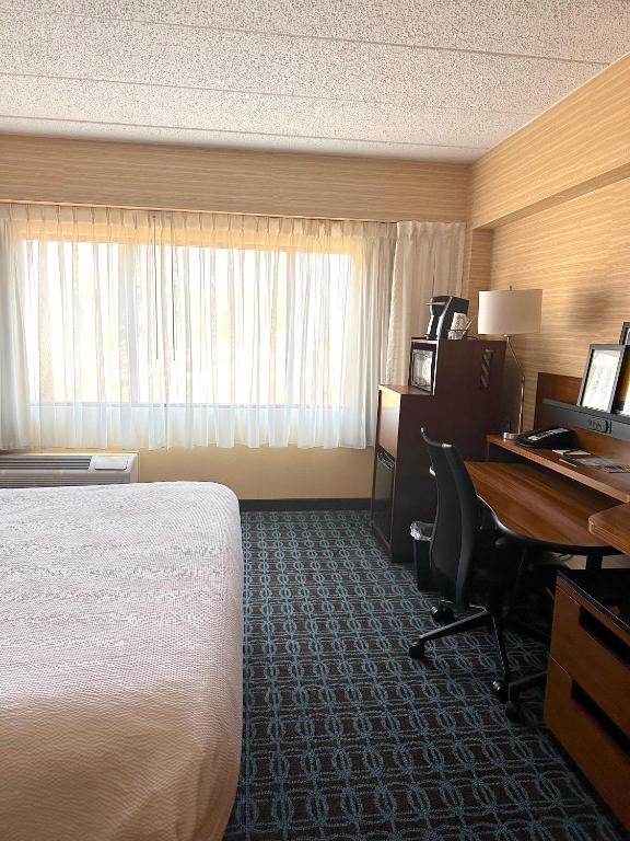 Postel nebo postele na pokoji v ubytování Fairfield Inn & Suites Parsippany