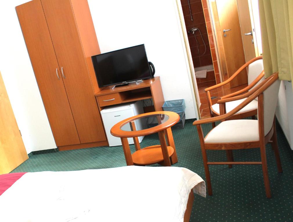 TV a/nebo společenská místnost v ubytování Broadway City Guesthouse