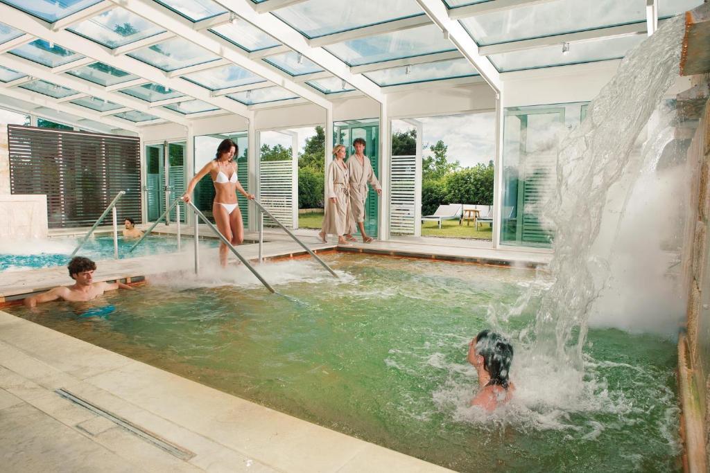 Bazén v ubytování Albergo Le Terme nebo v jeho okolí