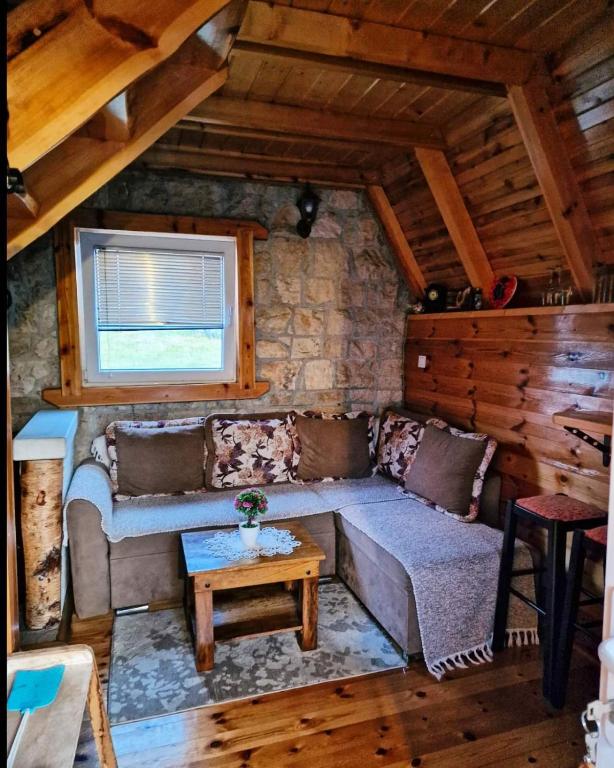Istumisnurk majutusasutuses Durmitorski konaci apartments