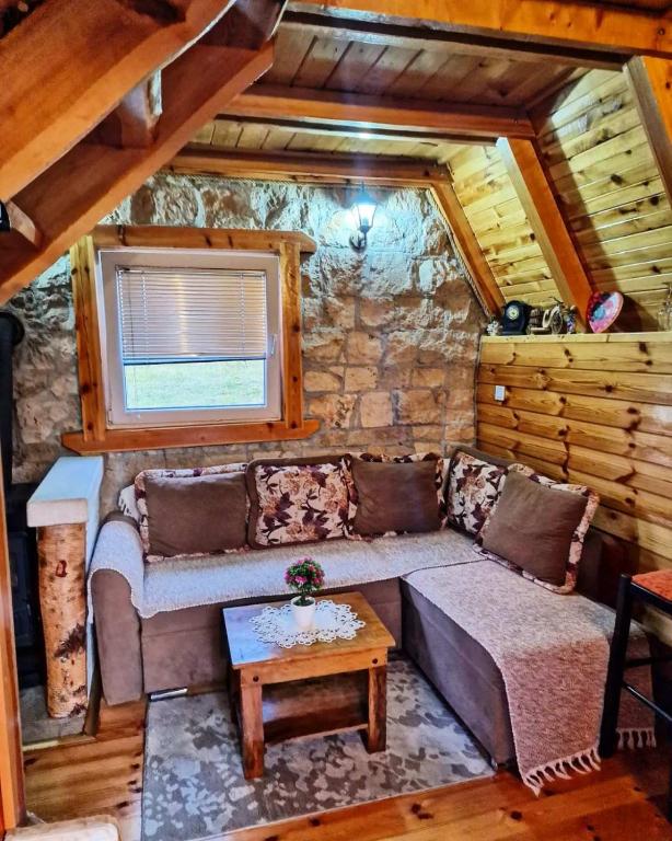 Istumisnurk majutusasutuses Durmitorski konaci apartments